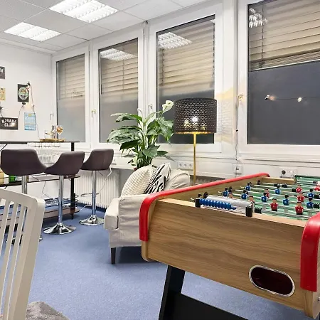 Modern Group Retreat For 20 公寓 *