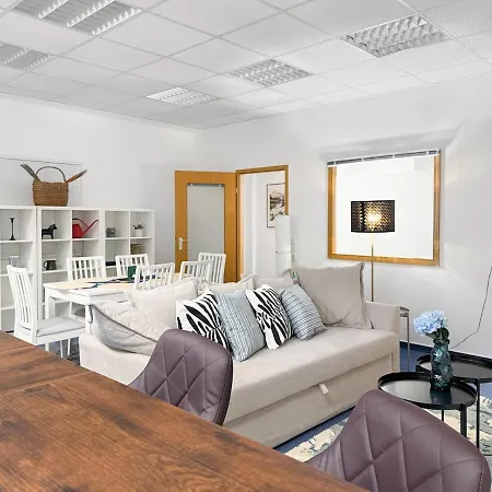 Modern Group Retreat For 20 公寓 *
